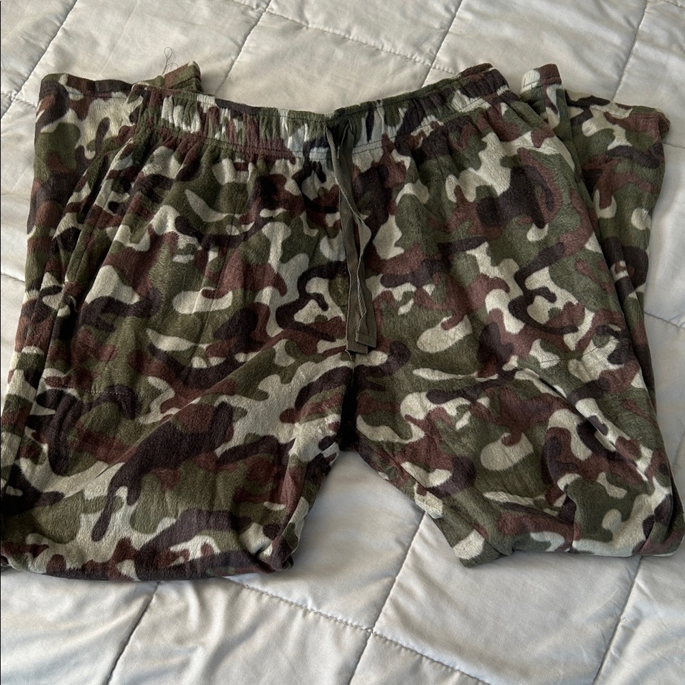 Cuddl Duds large 100% polyester camouflage pants